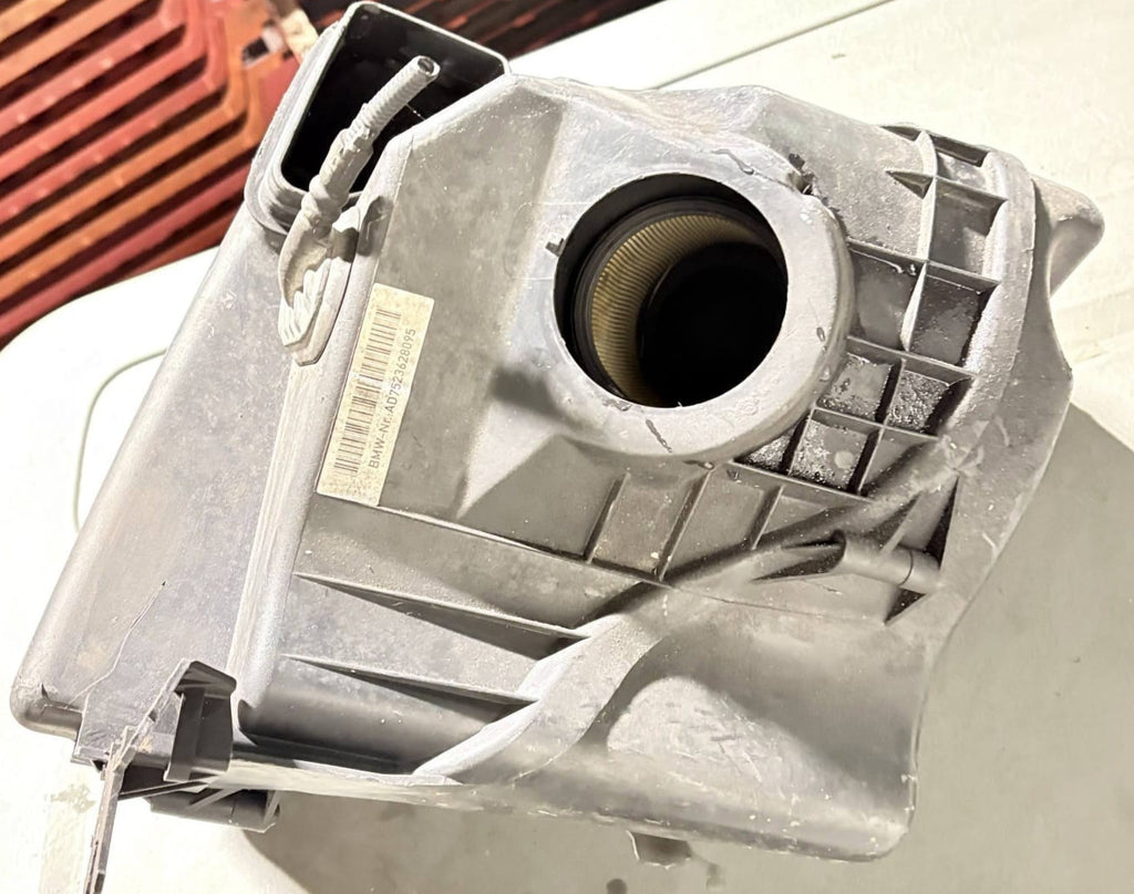 BMW 1 SERIES E87 116i 1.6 AIR CLEANER INTAKE FILTER BOX CASING 7523628
