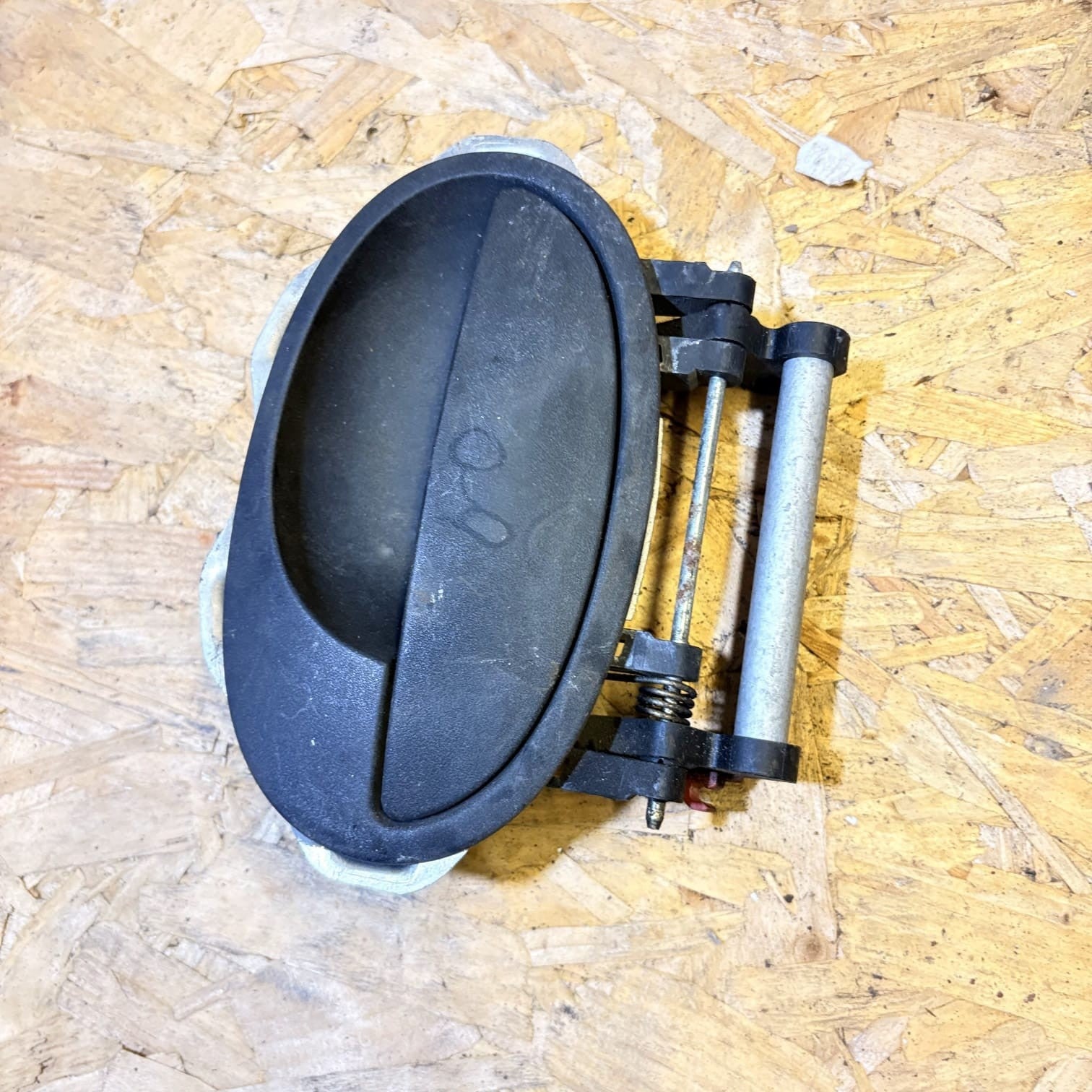 VAUXHALL CORSA C 5 DOOR PASSENGER FRONT EXTERIOR DOOR HANDLE FLAME 8048604