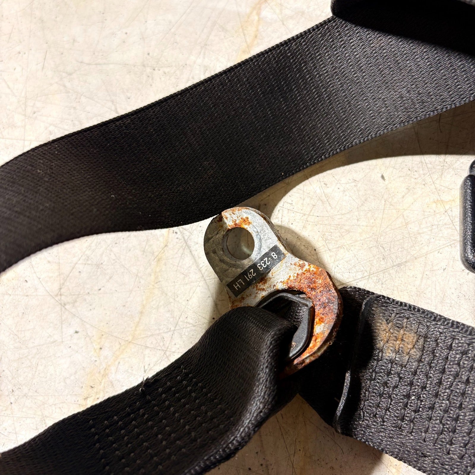 BMW 3 SERIES E46 COUPE 1998-2004 LEFT REAR CENTRE SEAT BELT BUCKLE 8226039