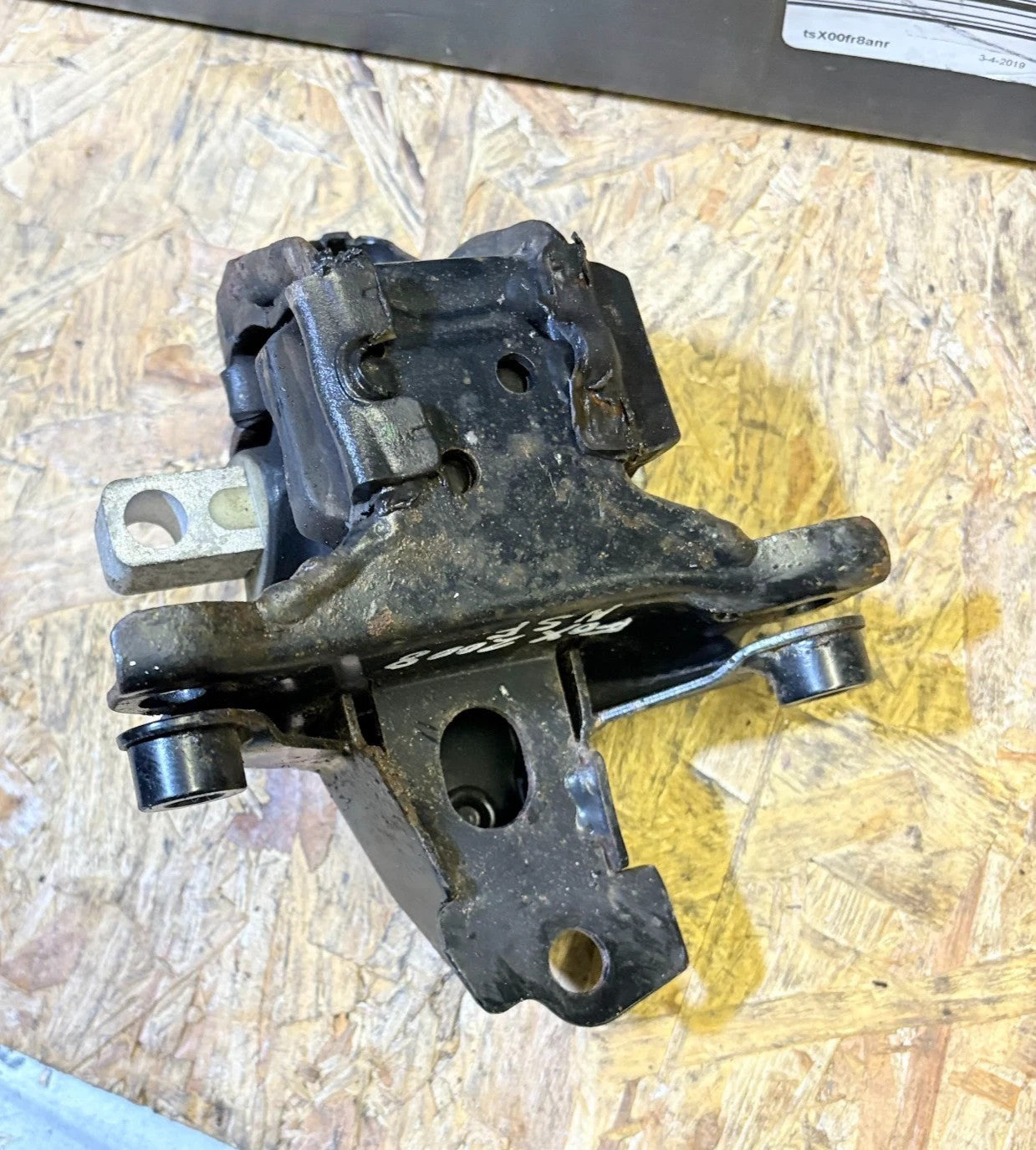 VOLKSWAGEN FOX 2008 PASSENGER LEFT FRONT ENGINE MOUNT