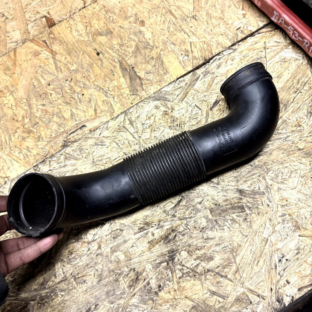 Opel Zafira B 2.2i 110kW Petrol Engine Air intake hose pipe 55350318