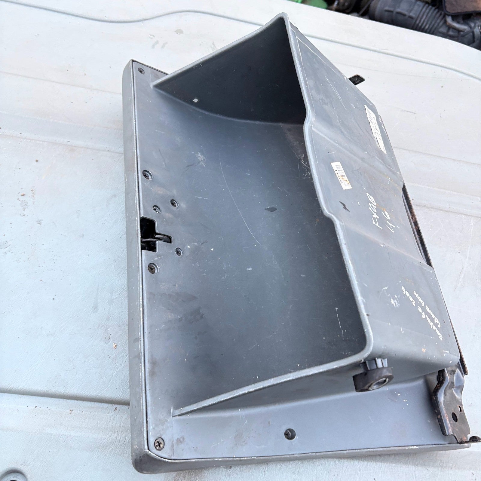 Hyundai Santa Fe Mk1 SM 2005-2006 Grey Glove Box Dashboard Storage Compartment