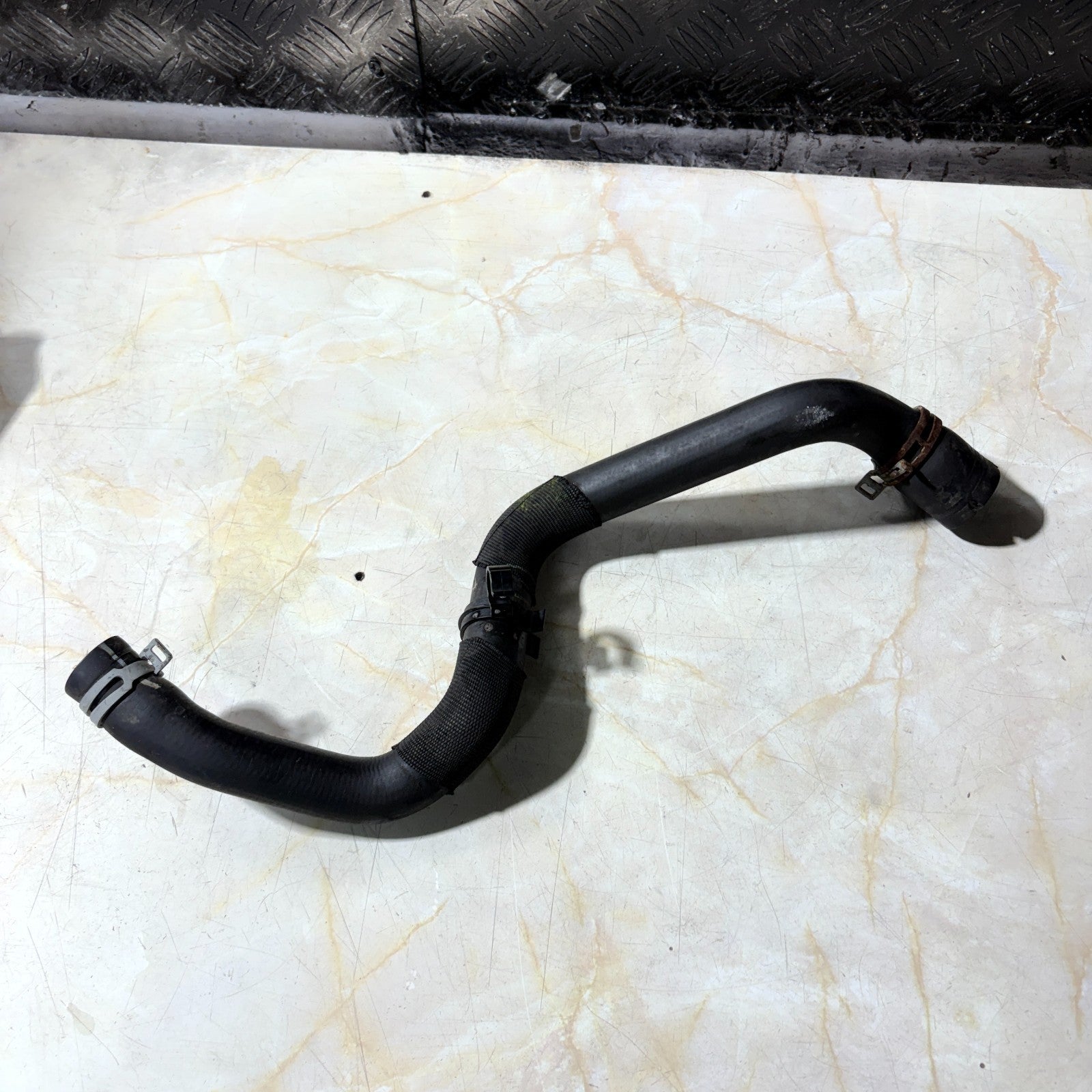 FORD FIESTA MK7 08-17 1.6 TDCI RADIATOR BOTTOM LOWER COOLANT HOSE PIPE 8V61-8286