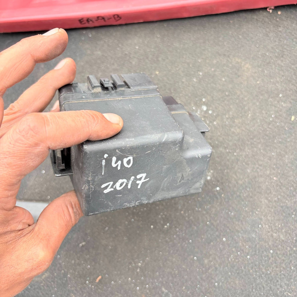 HYUNDAI I40 MK1 2011-19 ENGINE BAY RELAY FUSE BOX BOARD MODULE