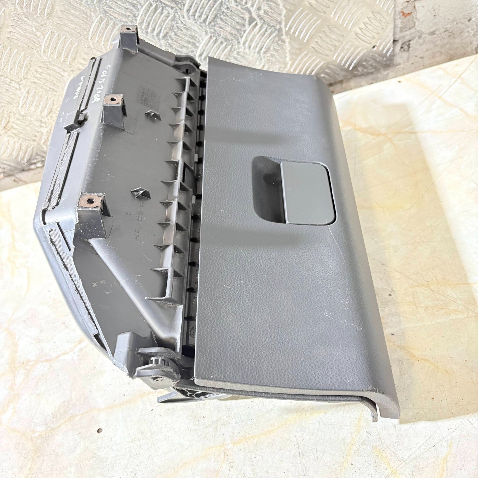 VOLKSWAGEN POLO 2009 GLOVEBOX 602857101