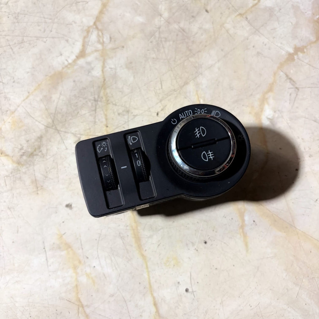 VAUXHALL INSIGNIA 2010 1.8L PETROL Headlight Switch Control On Off 13268694