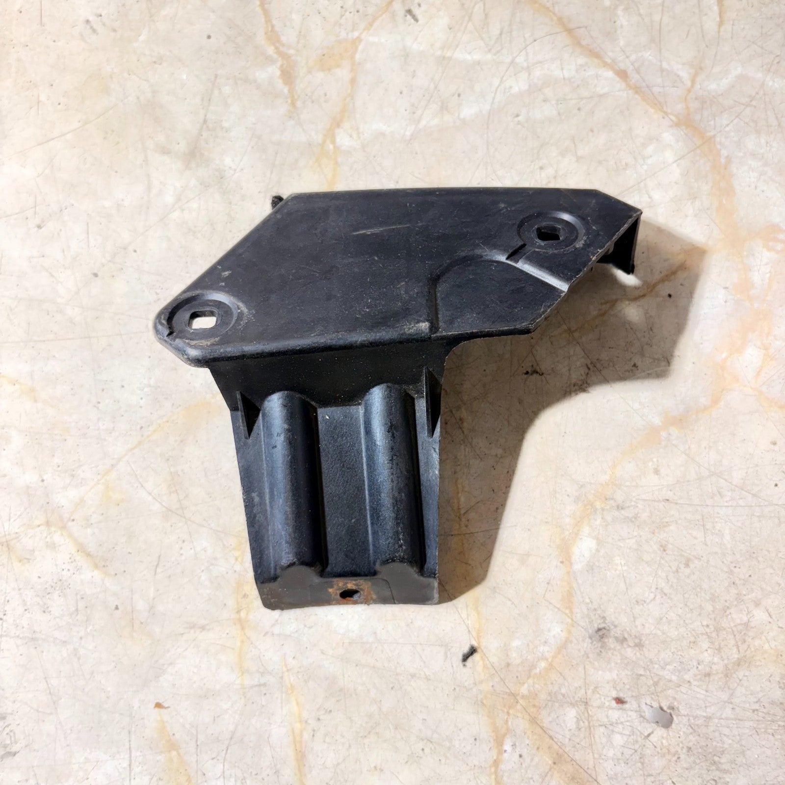 Audi TT 8N Mk1 Rear NS Left Bumper Mount Guide Bracket 8N0807483A