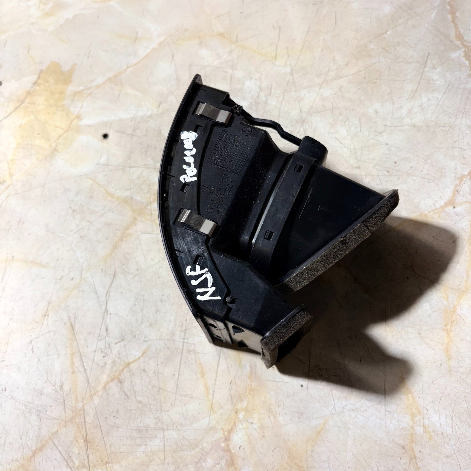 VW POLO MK4 2005-2009 FRONT LEFT PASSENGER SIDE DASHBOARD AIR VENT 6Q0819703