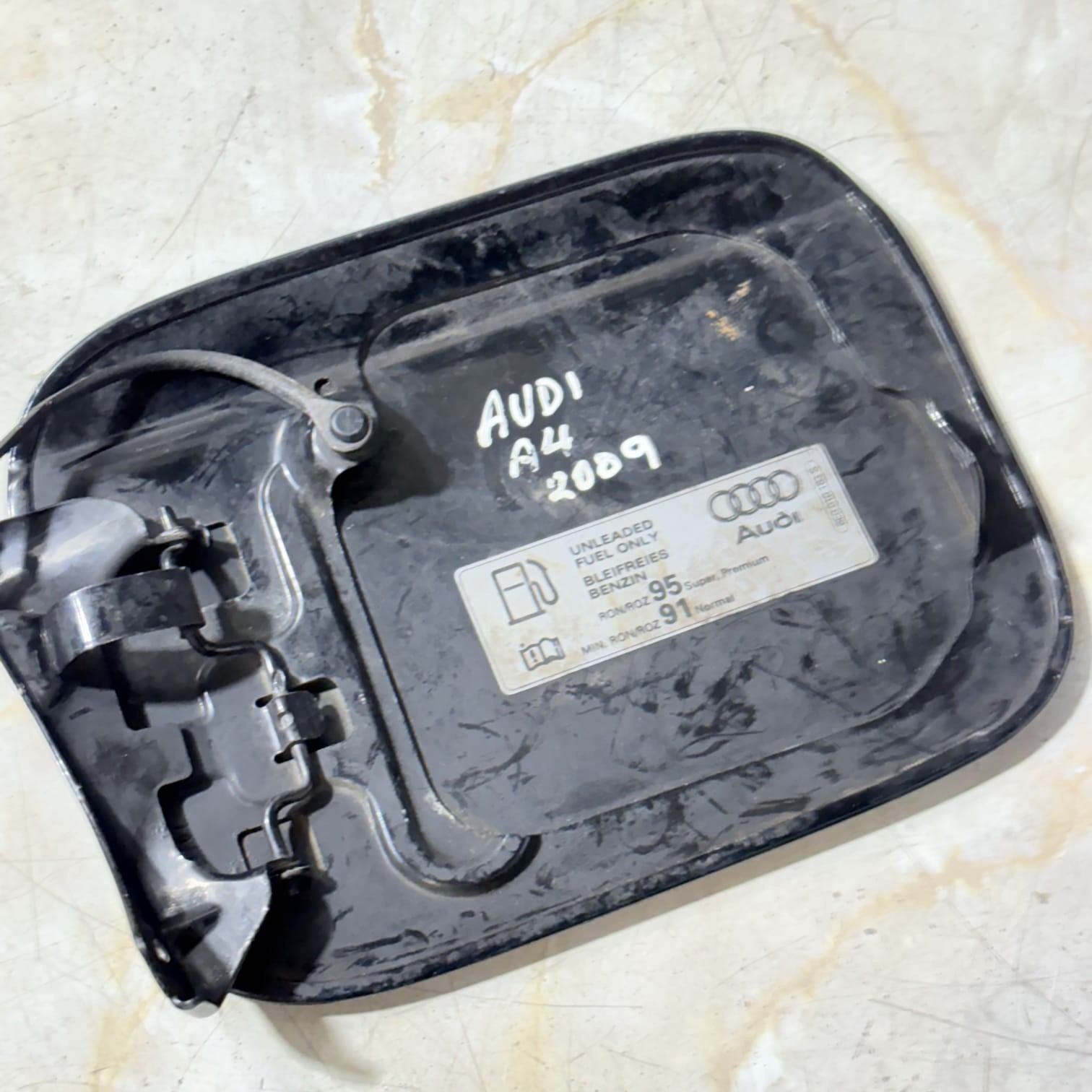 Audi A4 B6 B7 2000-2008 Petrol Fuel Flap Cover 8E0010183S