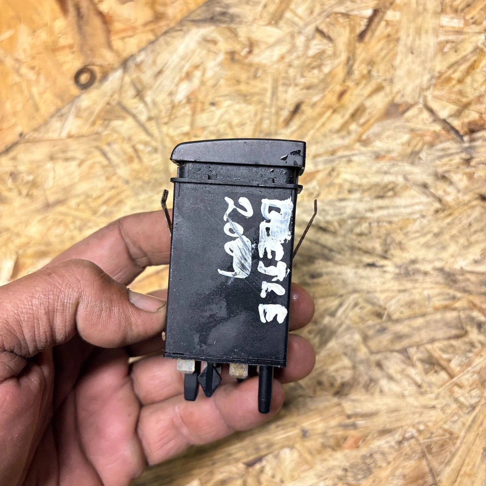 VW New Beetle/Cabriolet 2006-2010 Rear Screen Heater Switch Button 1C0959621C