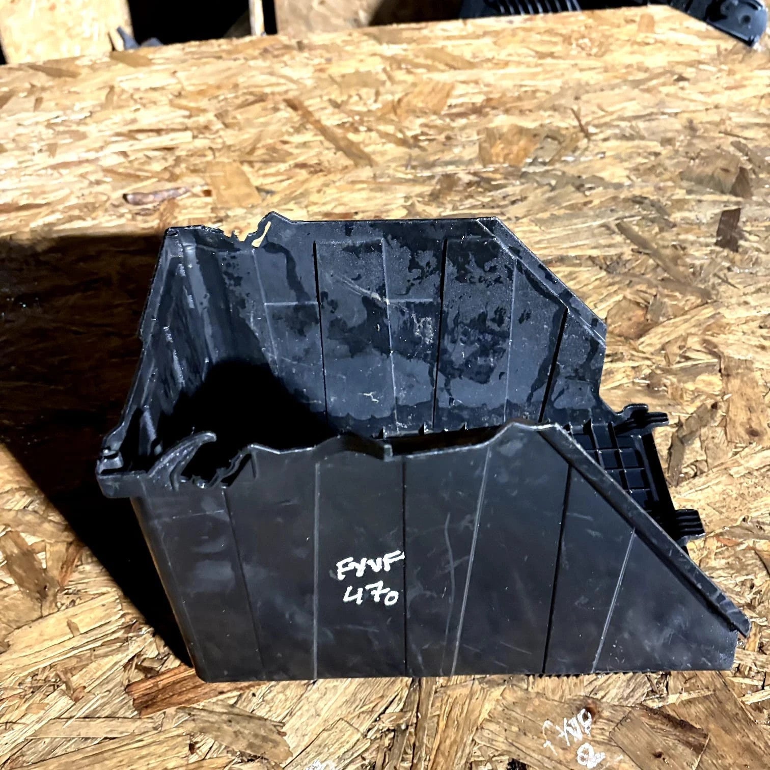 PEUGEOT PARTNER MK2 BATTERY BOX TRAY HOLDER 9663615580