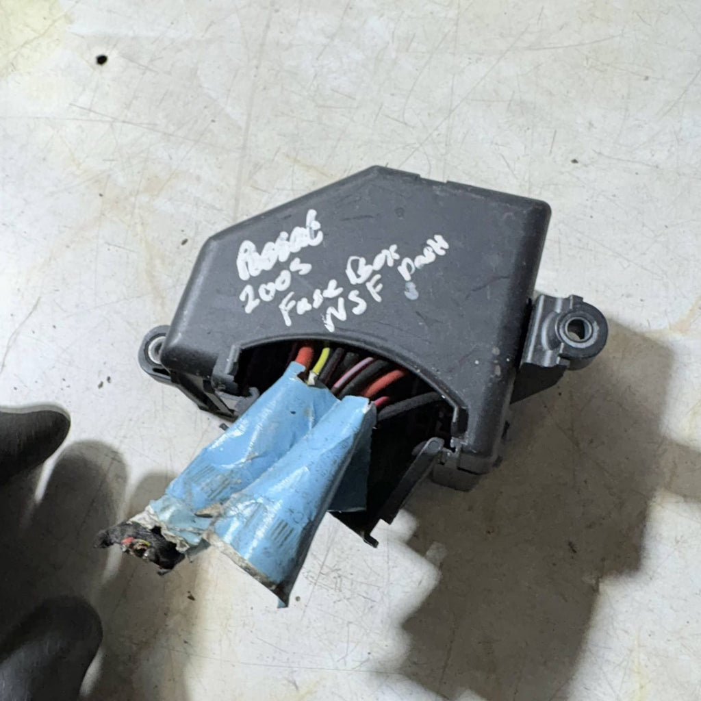 VW PASSAT B6 2005 1.9 DIESEL MANUAL FUSEBOX RELAY 3C2941823 NSF