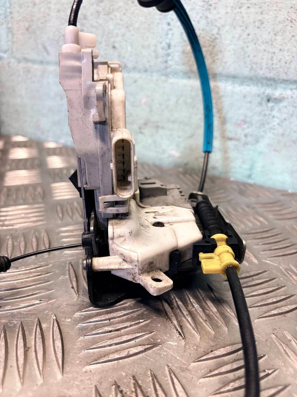 Audi A5 8T/8F 2008-2016 FL Door Lock Latch Actuator RHD 8J2837015 8J2837015A