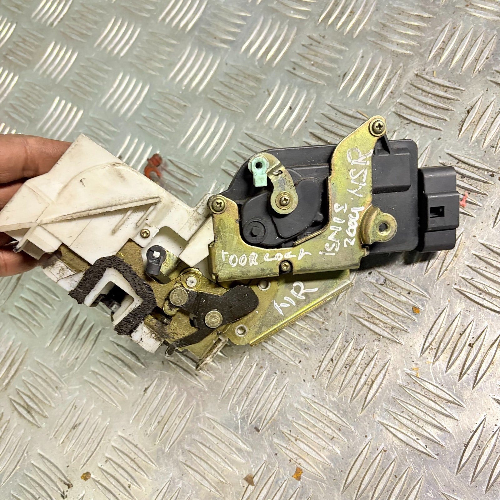SUZUKI IGNIS 2004 REAR LEFT DOOR LOCK CATCH MECHANISM