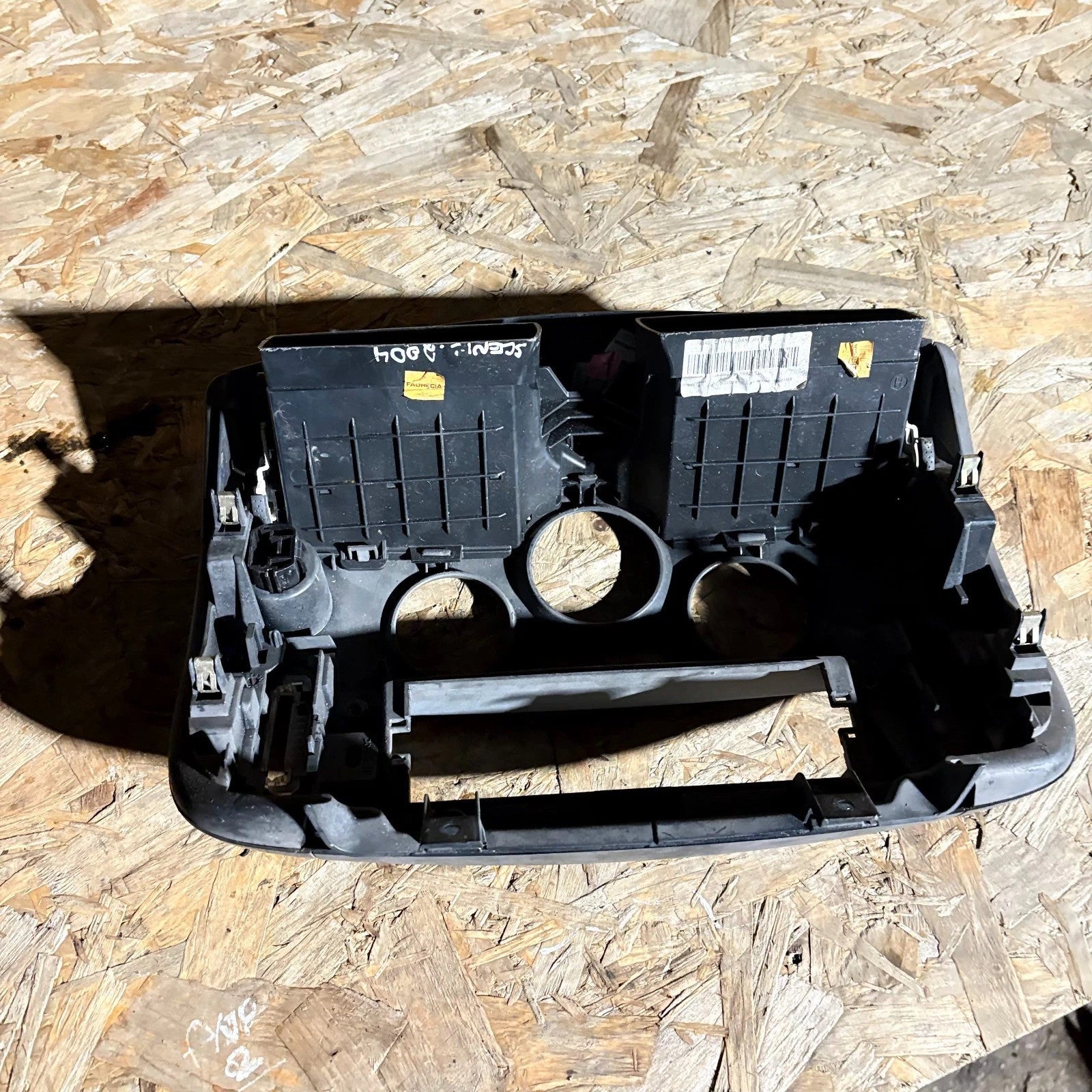 Renault Scenic Mk2 2003?2009 Centre Dash Radio Stereo Fascia Surround Panel