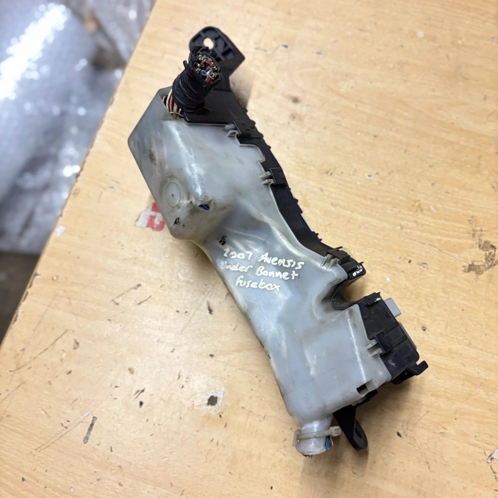 Toyota Avensis Mk2 T25 Under Bonnet Engine Bay Fuse Box 1.8 Petrol 03-09