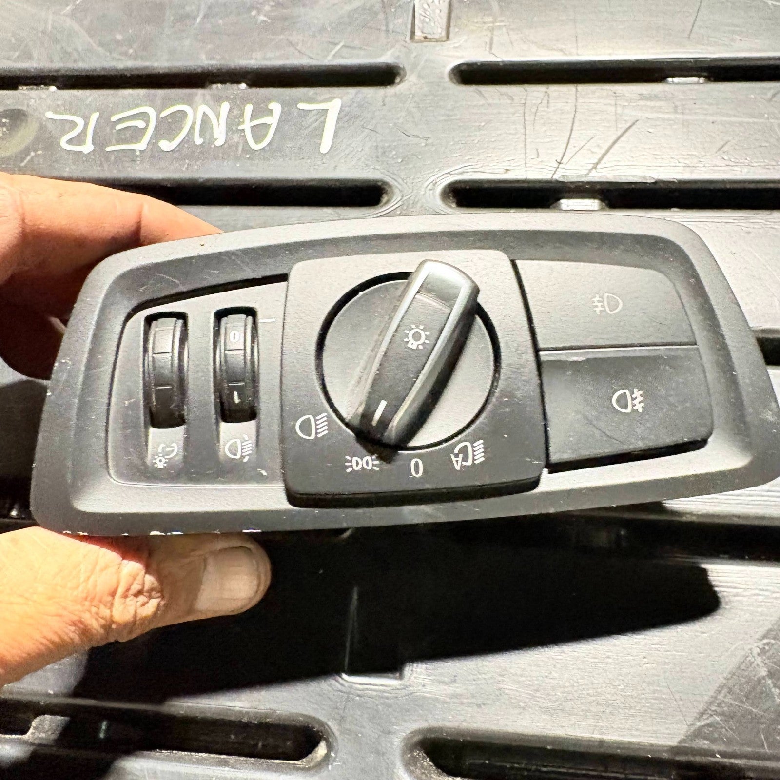 2018 BMW 1 SERIES HEADLIGHT SWITCH 6847526