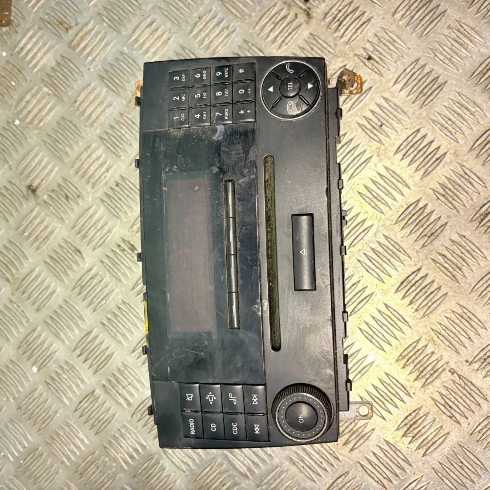 Mercedes W203 C Class Radio Stereo CD Player 2038705089 MF2530 Head unit 2006