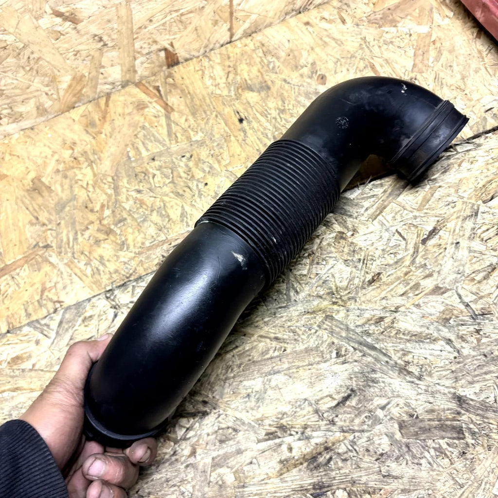 Opel Zafira B 2.2i 110kW Petrol Engine Air intake hose pipe 55350318