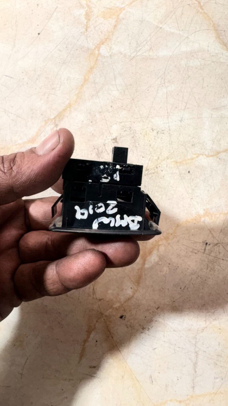 BMW 2019 WINDOW SWITCH DRIVER REAR RIGHT SIDE 9208106