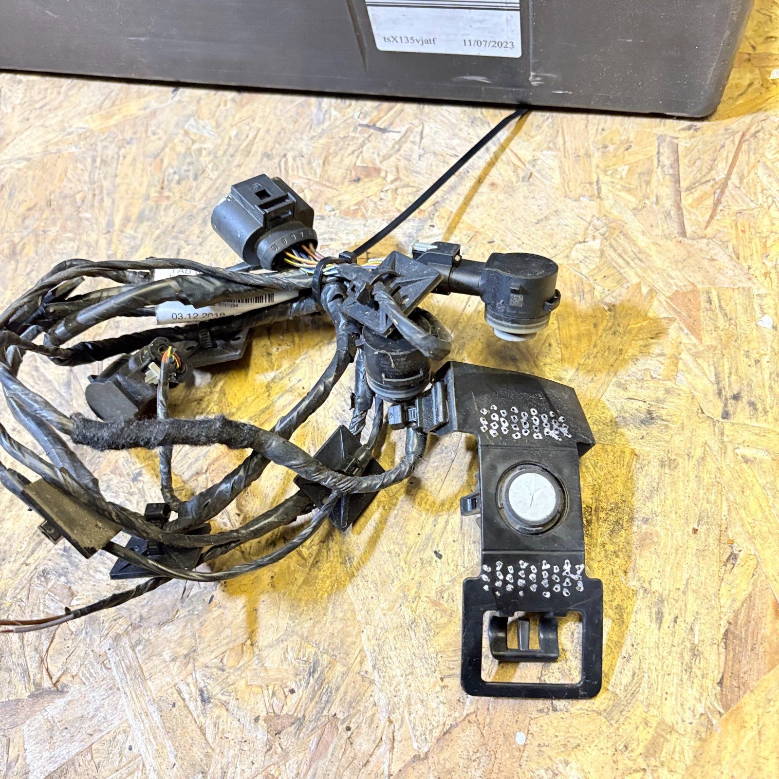 2017-23 VW POLO REAR BUMPER PDC SENSOR WITH WIRING LOOM HARNESS 8K0973702D