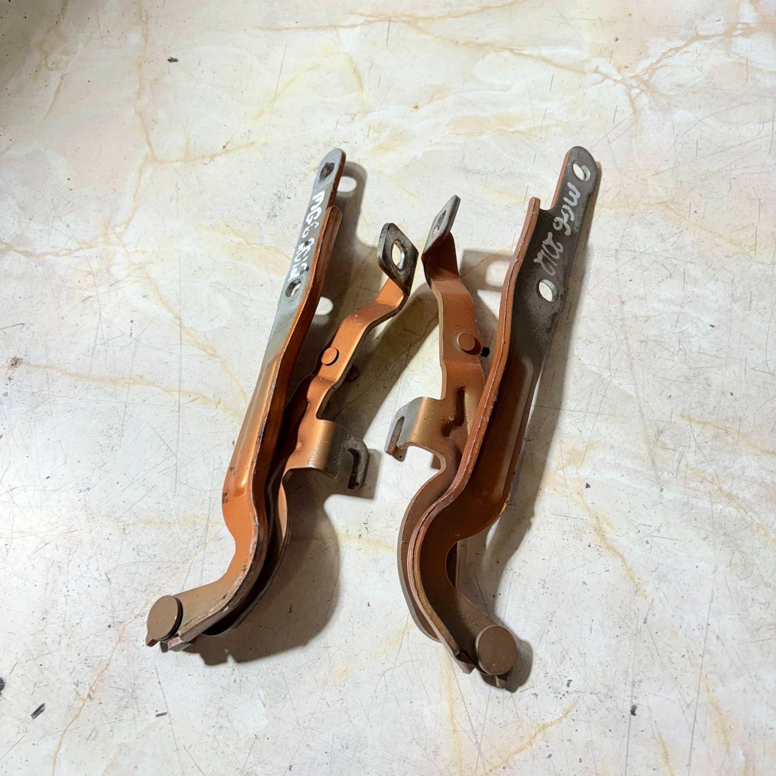 2012 MG MG6 BONNET HINGES BOTH SIDES IN ORANGE