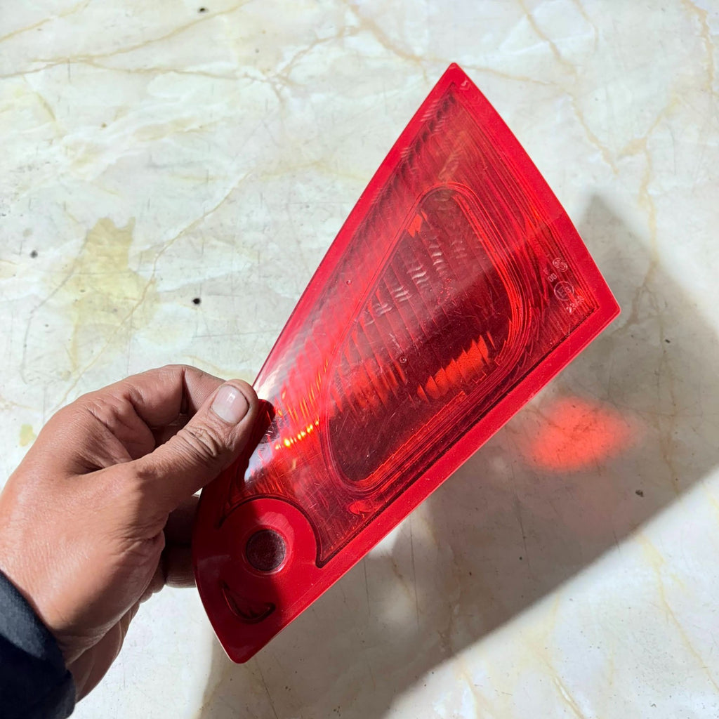 2004-2013 MITSUBISHI COLT REAR TAIL LIGHT MN105624