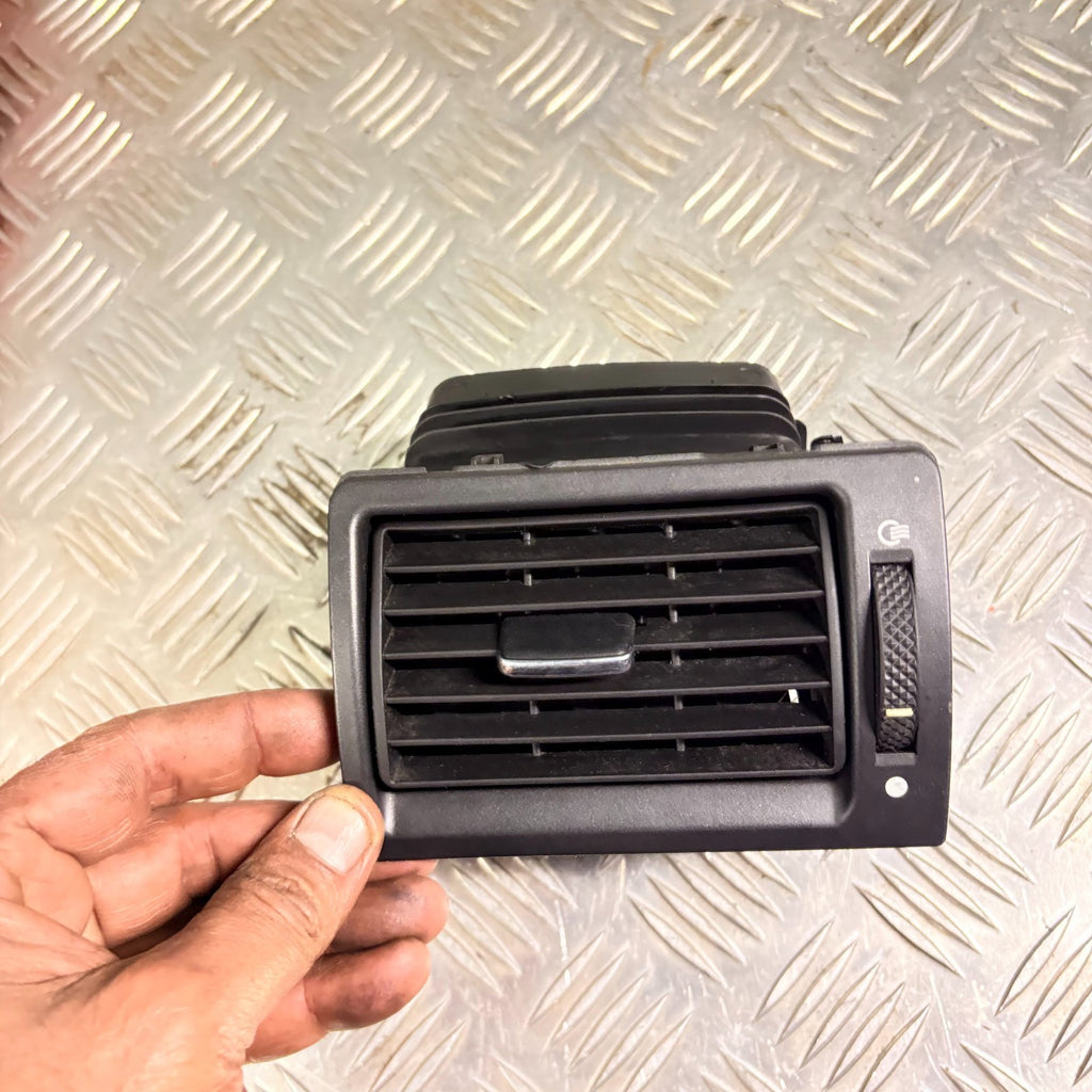 Ford Mondeo 2004 Passenger Front Left Side Dashboard Heater Vent