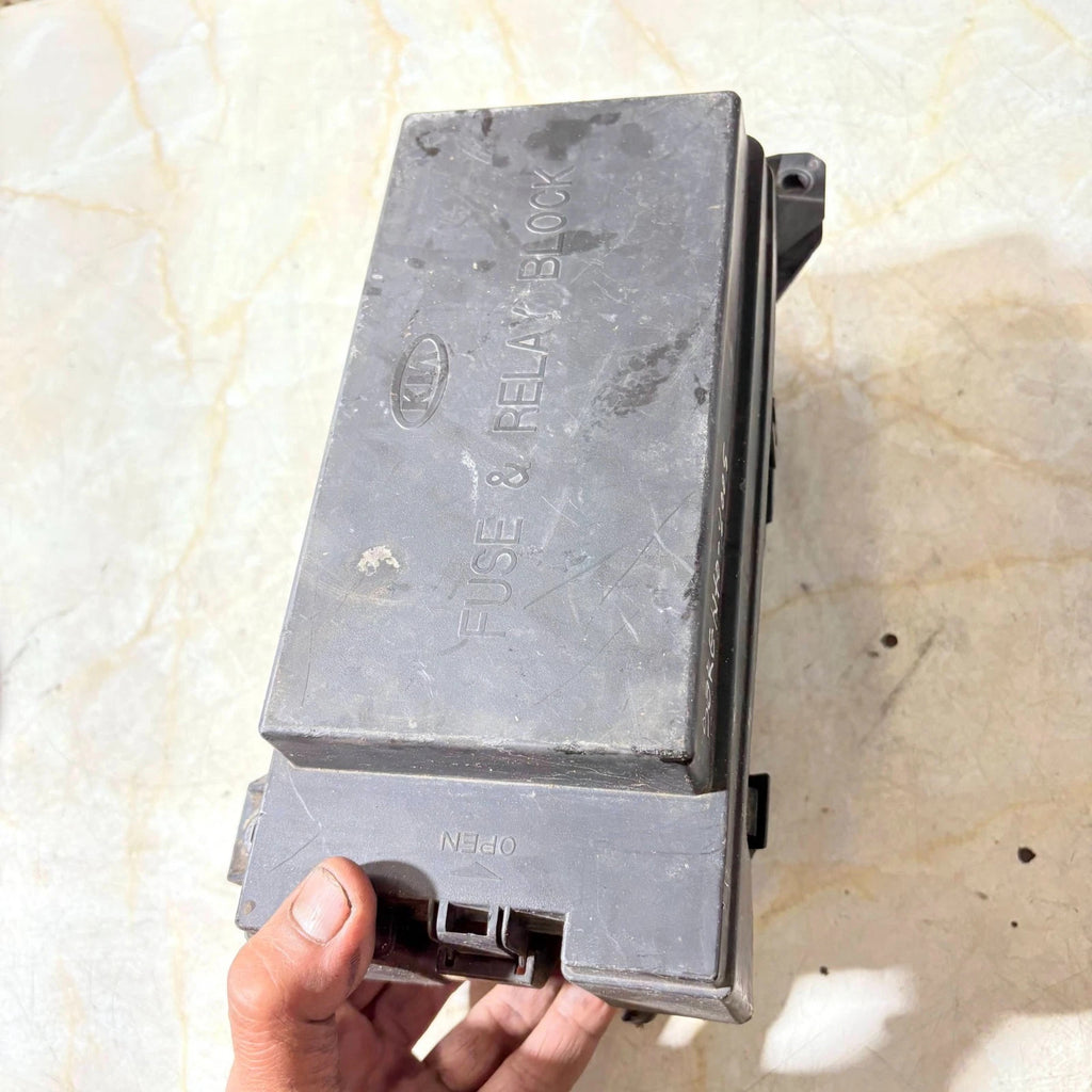 Kia Sorento 2.5 CRDi 2002-2009 Engine Bay Fuse & Relay Box 91160-3E070