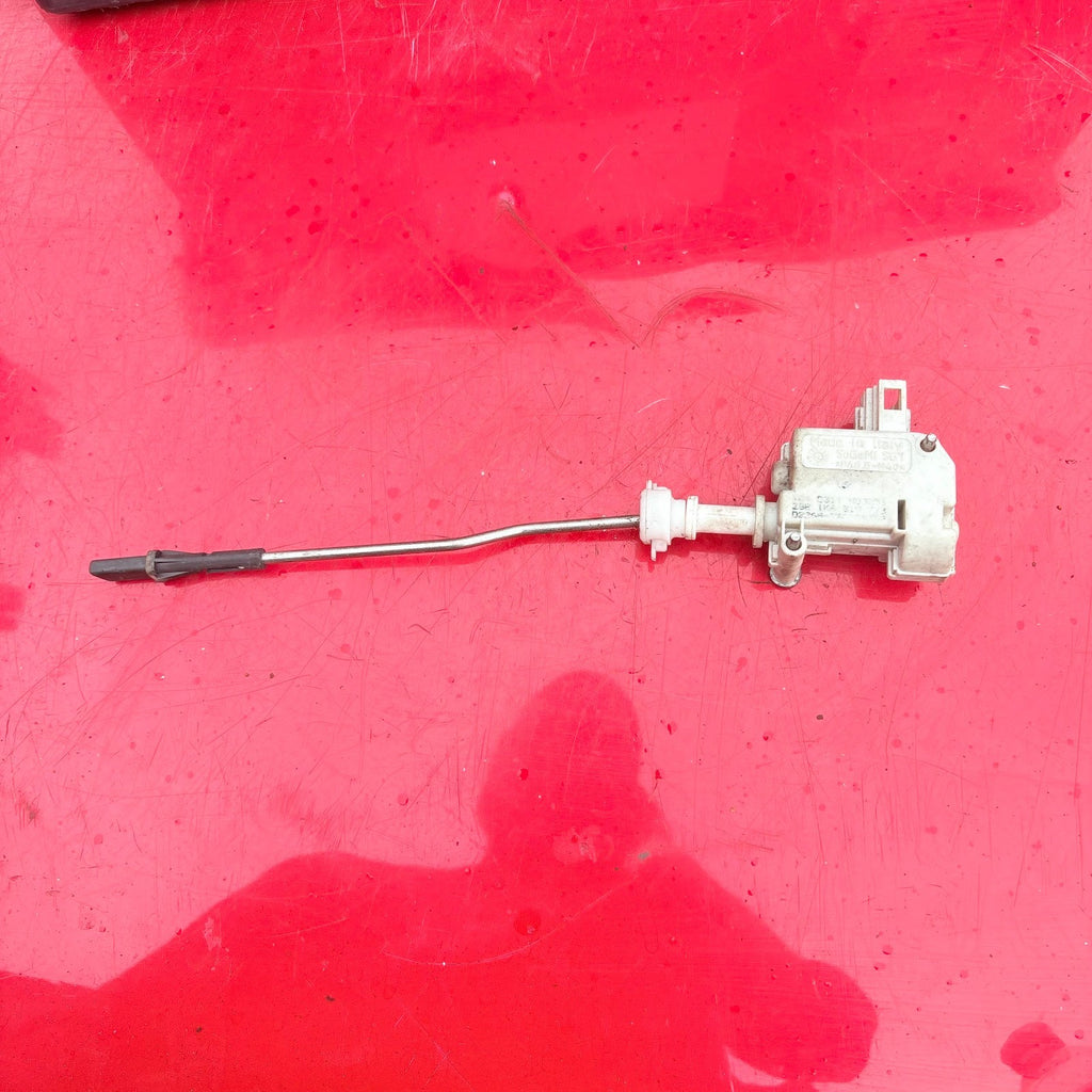 VW Golf GTi 2004 Engine For Tank Cap Locking