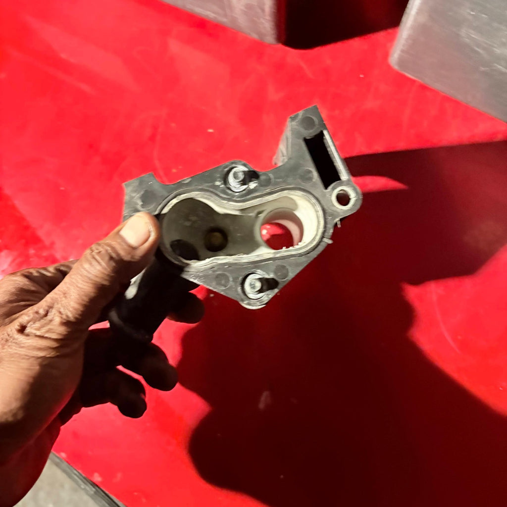 Thermostat housing Ford Fusion