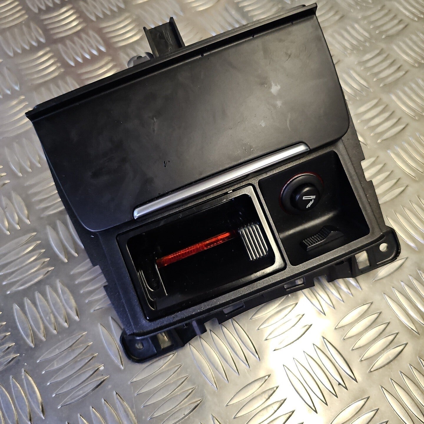 AUDI A4 B8.5 2013 FRONT CENTRE CONSOLE ASHTRAY 8K0857951C