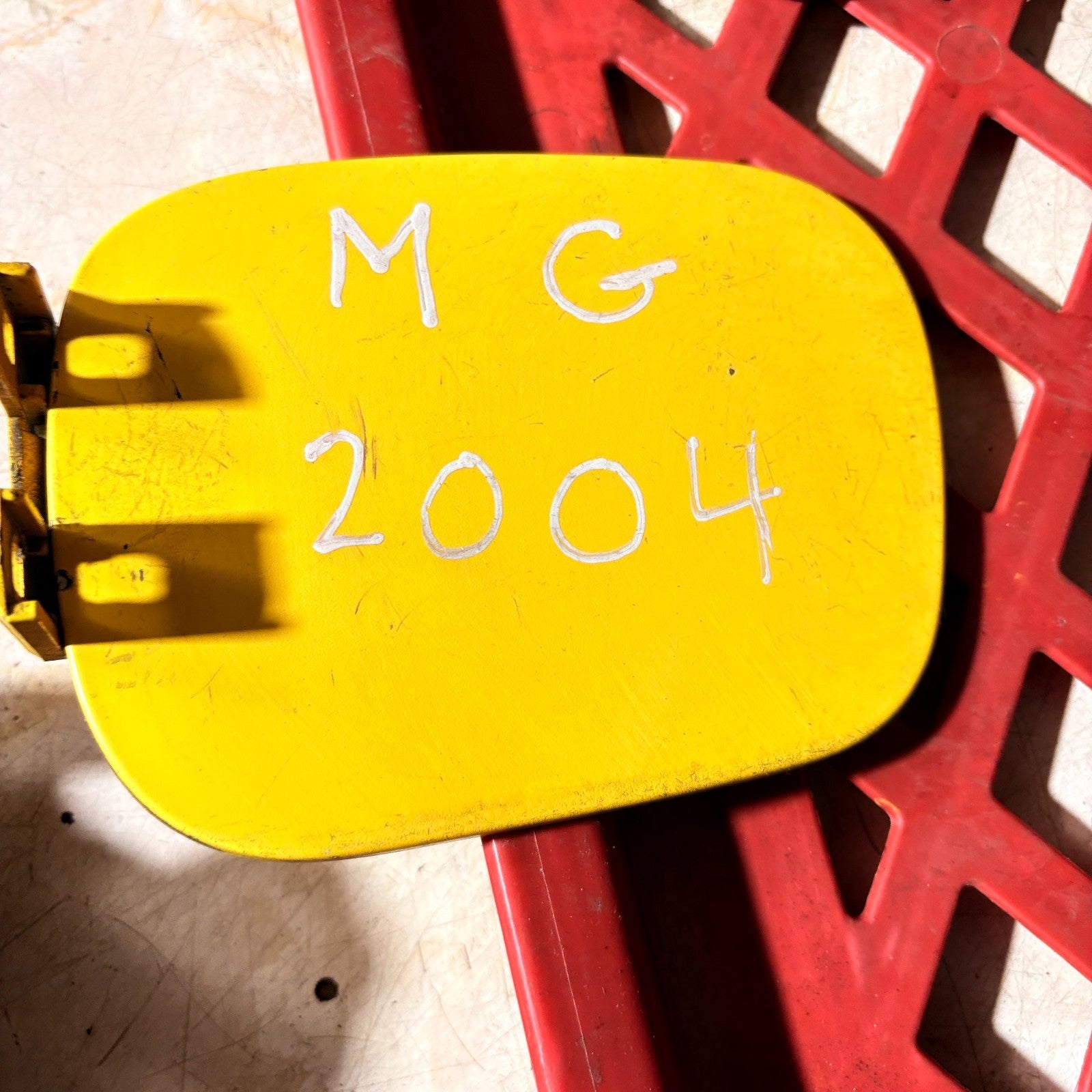 MG ZR Fuel Filler Flap Lid Cover BPA450010 Mk1 1999-2004D