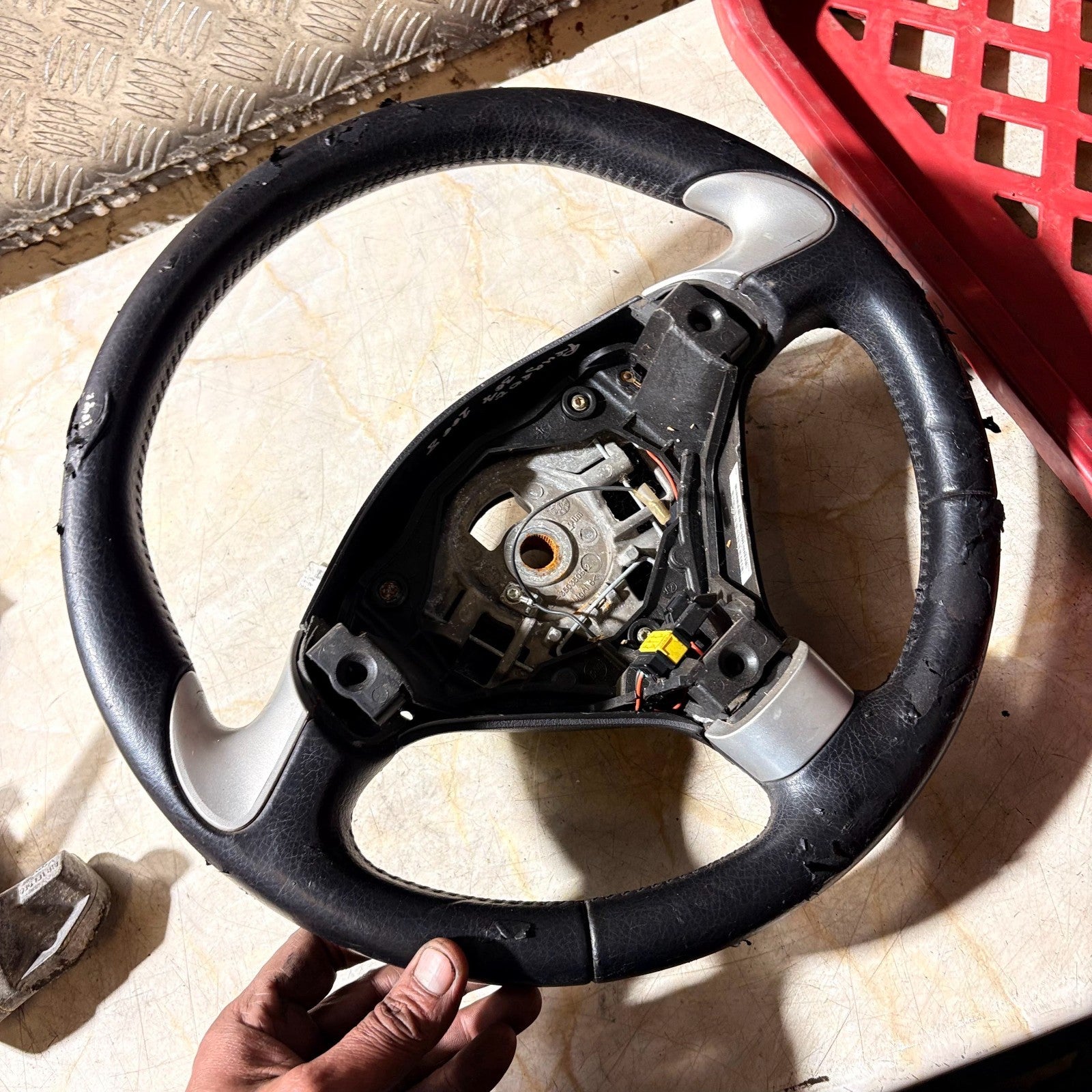 2008 Peugeot 307 Steering Wheel 3-Spoke Black/Silver SV-3503505 2 RHD