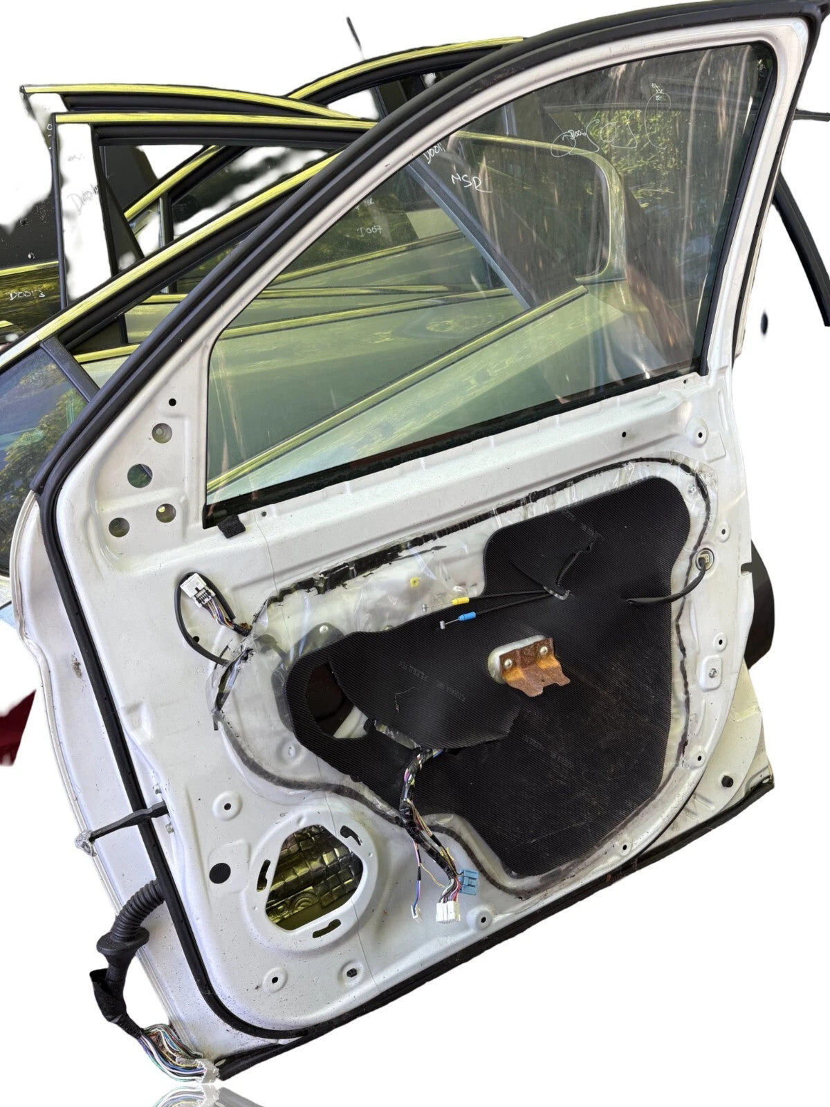 MITSUBISHI OUTLANDER FRONT DOOR RIGHT DRIVER SIDE IN WHITE W37 MK3