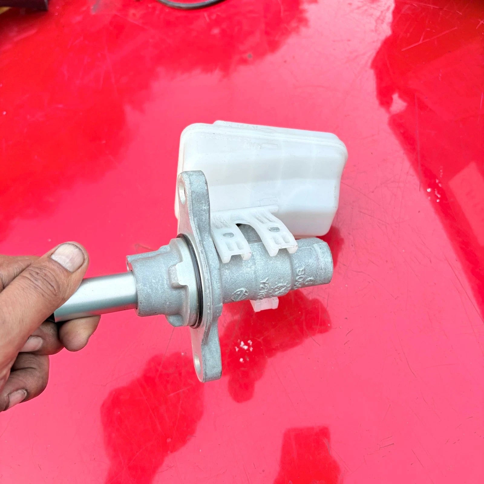Brake Master Cylinder Tank 2013 Toyota Aygo