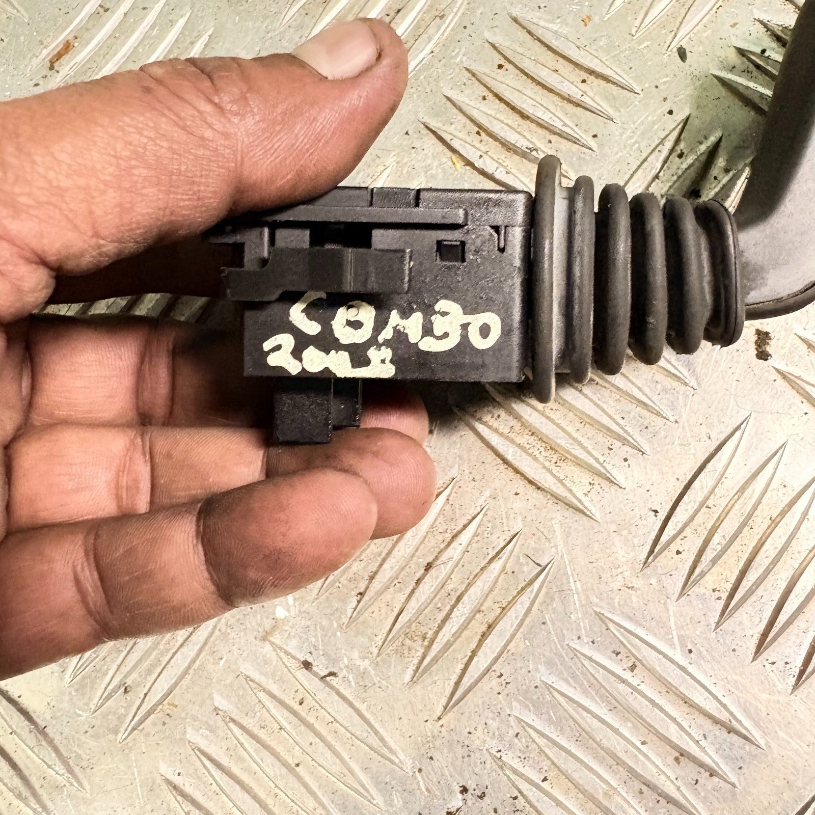 Vaxuhall Combo C 2003 Turn signal indicator stalk 09185415