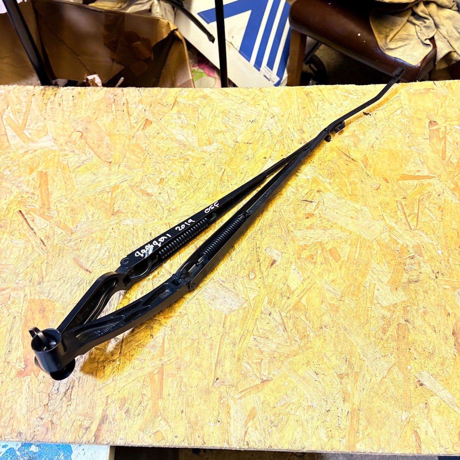 NISSAN QASHQAI 2019 RIGHT FRONT WIPER ARM 5 DOOR HATCH