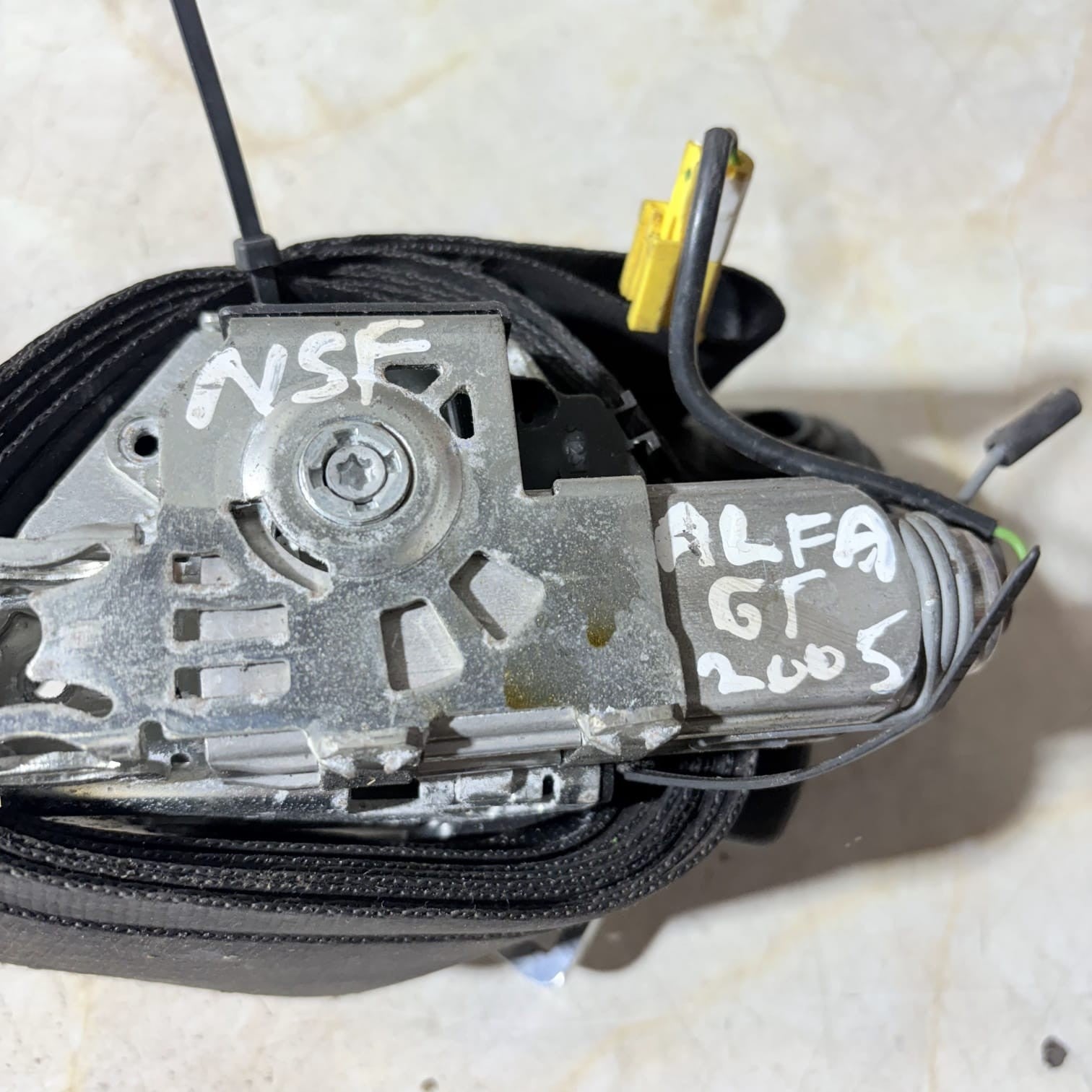 2005 ALFA ROMEO 147 FRONT PASSENGERSIDE LEFT SEATBELT 049078