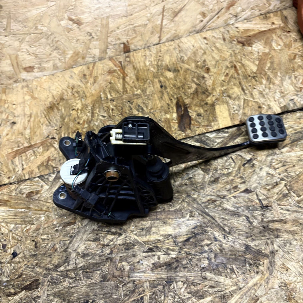 Mercedes W176 W246 C117 X156 Clutch Pedal+Master Cyl A2462900312 A2462900619