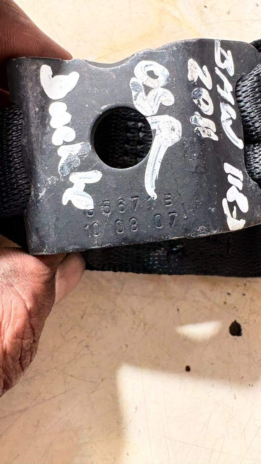 Belt buckle Right and Centre Rear for BME Venga YN 7245663 617517300A 2011