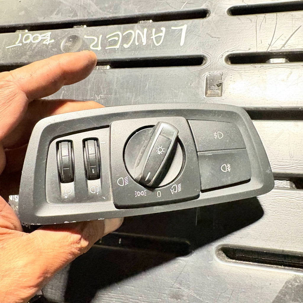 2018 BMW 1 SERIES HEADLIGHT SWITCH 6847526