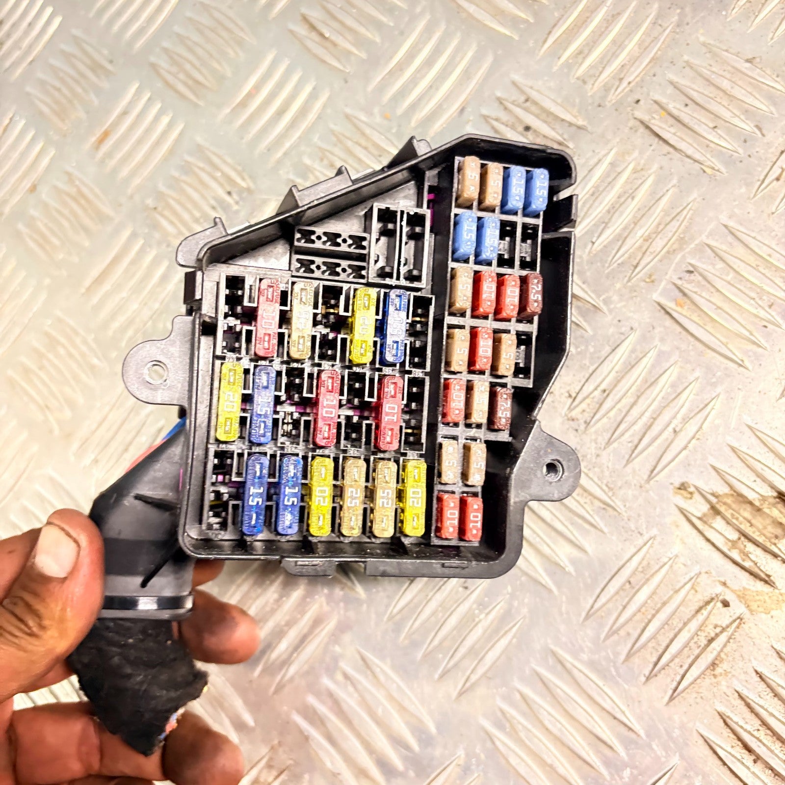8D1941824 VW Beetle 1C 2006-2010 Engine Fuse Box