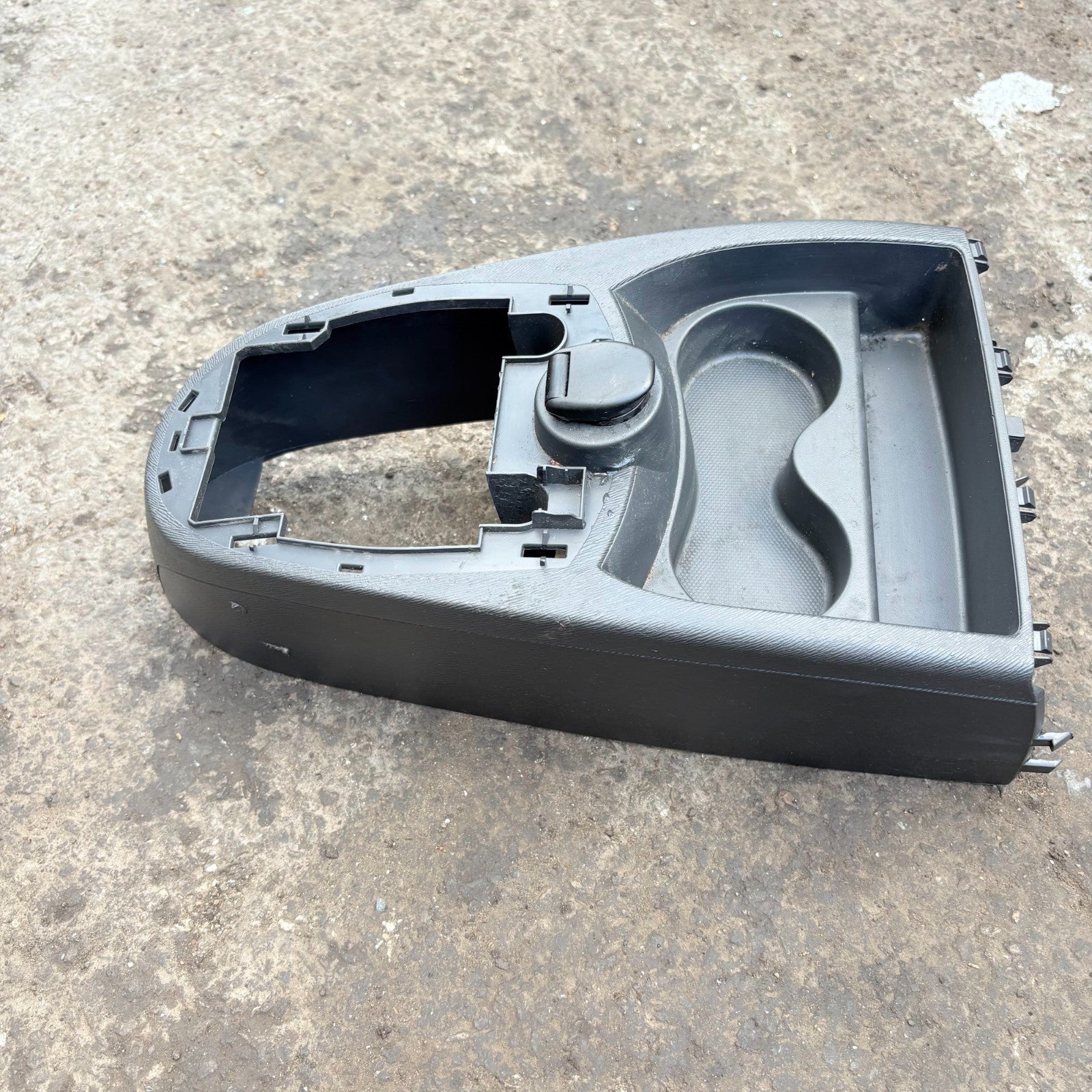 RENAULT TWINGO II CN0 2007-2014 GEARSTICK SURROUND 12V SOCKET 8200455794
