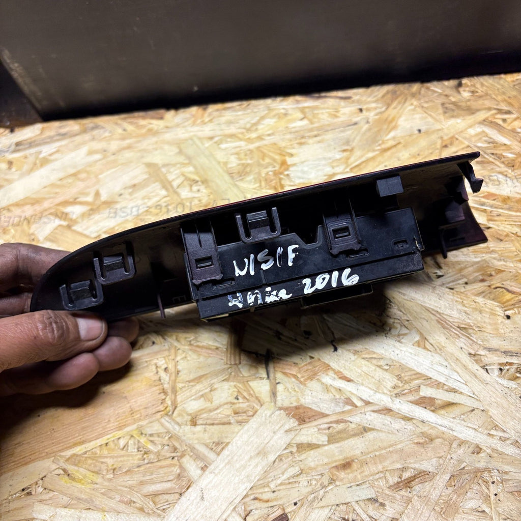 2010-2019 NISSAN JUKE PASSENGER FRONT LEFT SIDE WINDOW SWITCH 25411-1KA5A