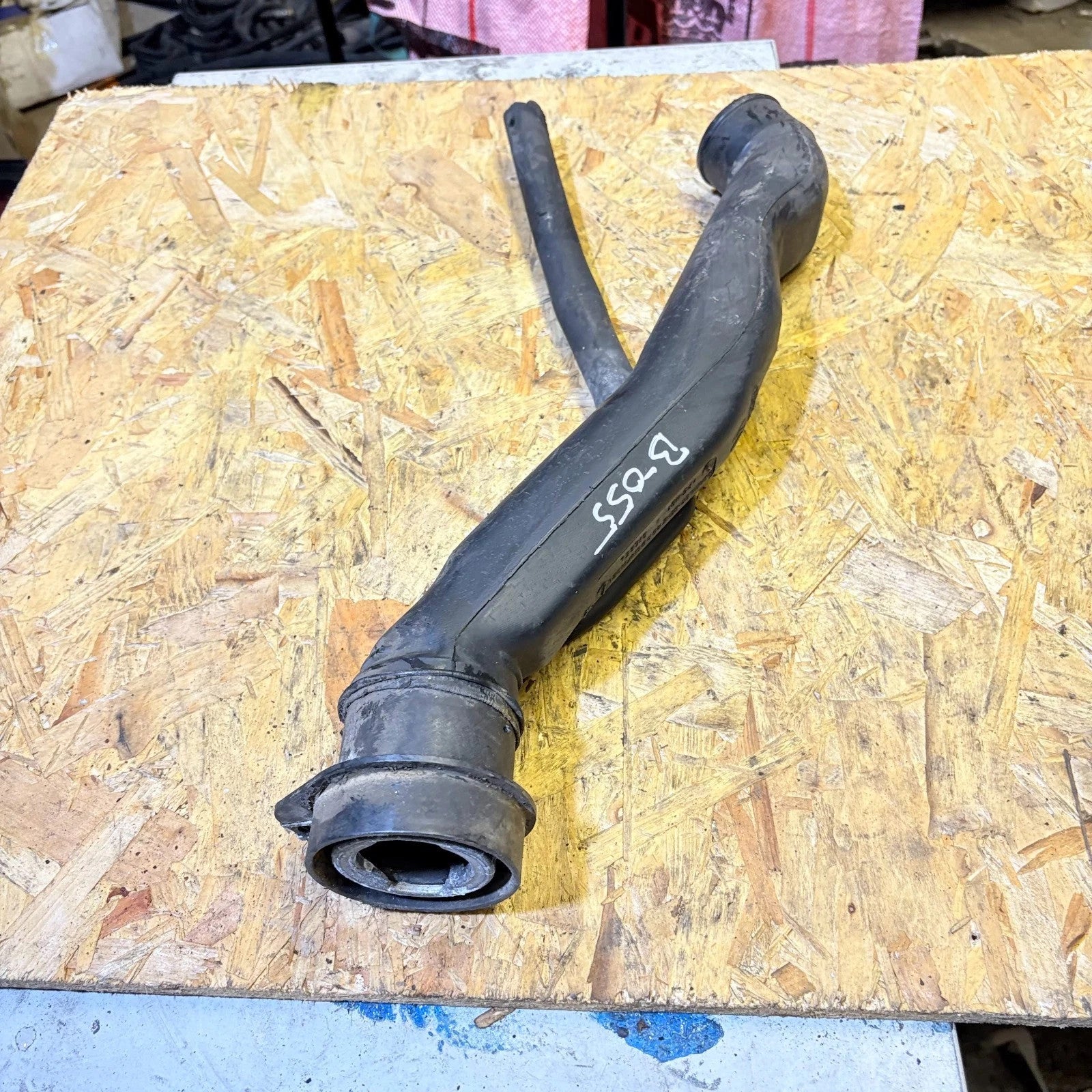 A9014701320 Diesel Fuel Filler Neck Sprinter W901 W902 W903 95-06 VW LT 96-06