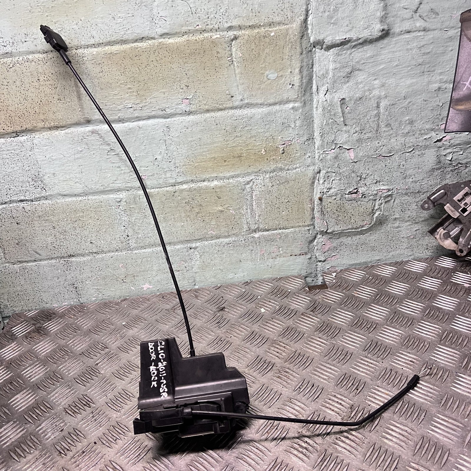 RENAULT CLIO 2011 DOOR LOCK UNIT REAR LEFT PASSENGER NSR