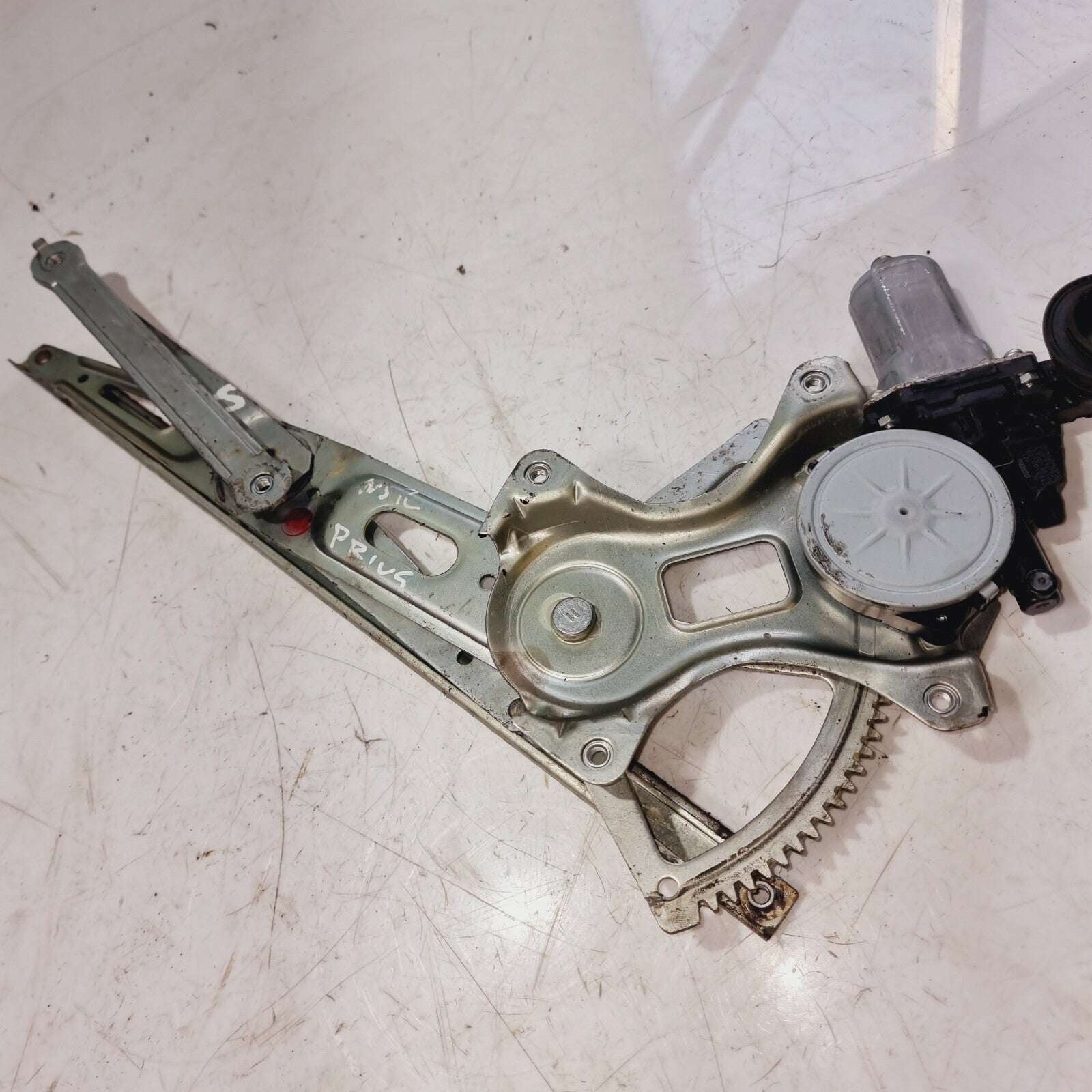 Toyota Prius 04-09 Passenger Rear Window Regulator 6980252070 0000370126