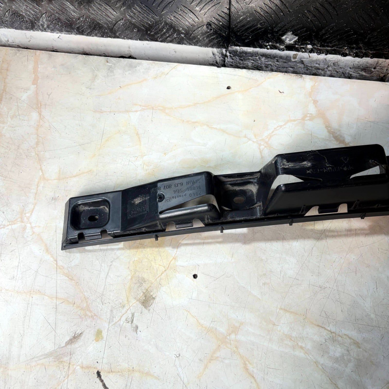 Seat Ibiza 6J MK4 08-17 Rear Bumper Central Support Guide Rail strip 6J38078863