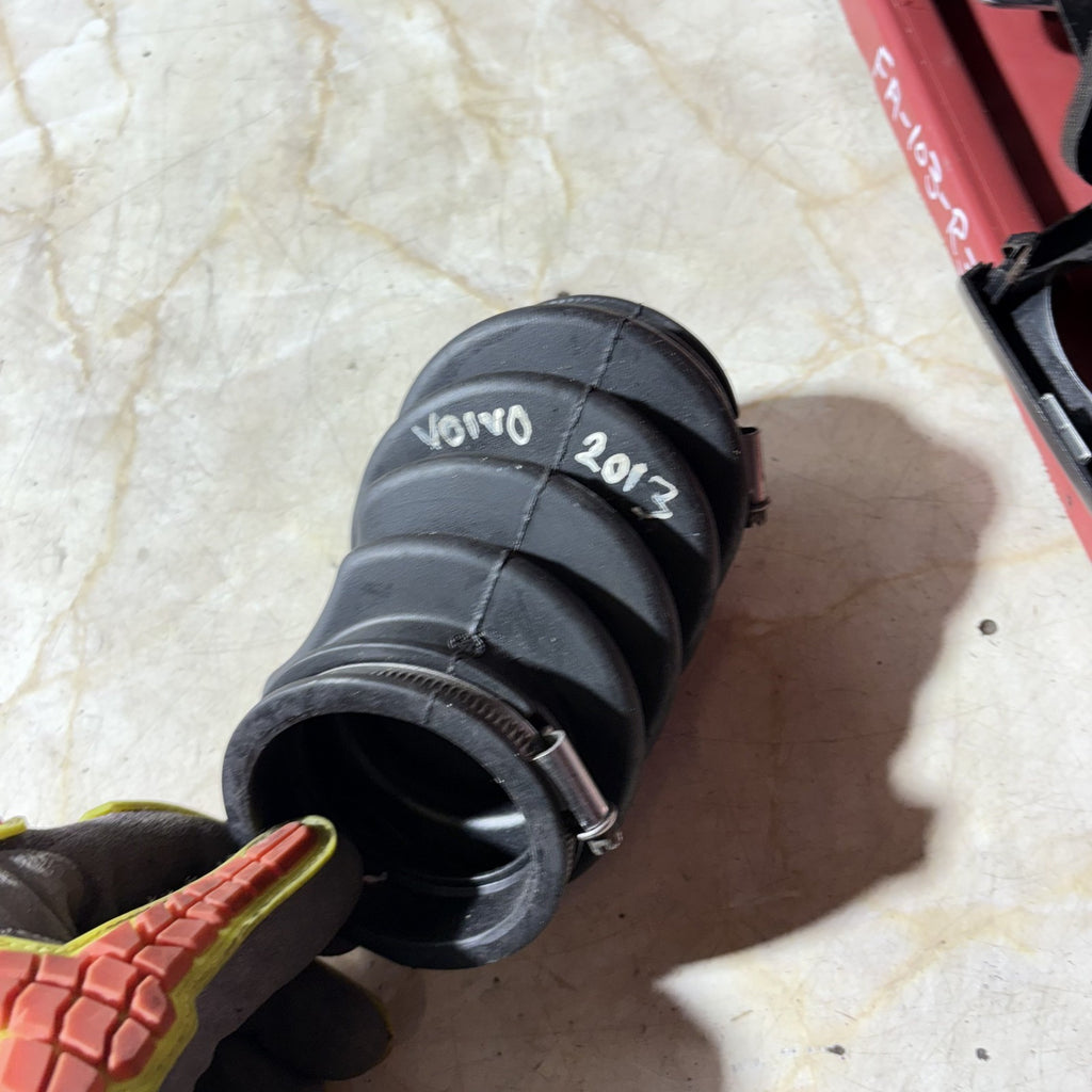 Volvo Turbo Inlet Air Intake Hose Pipe 2013-Rubber Coupler Bellows